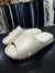 Chinelo Nuven bege