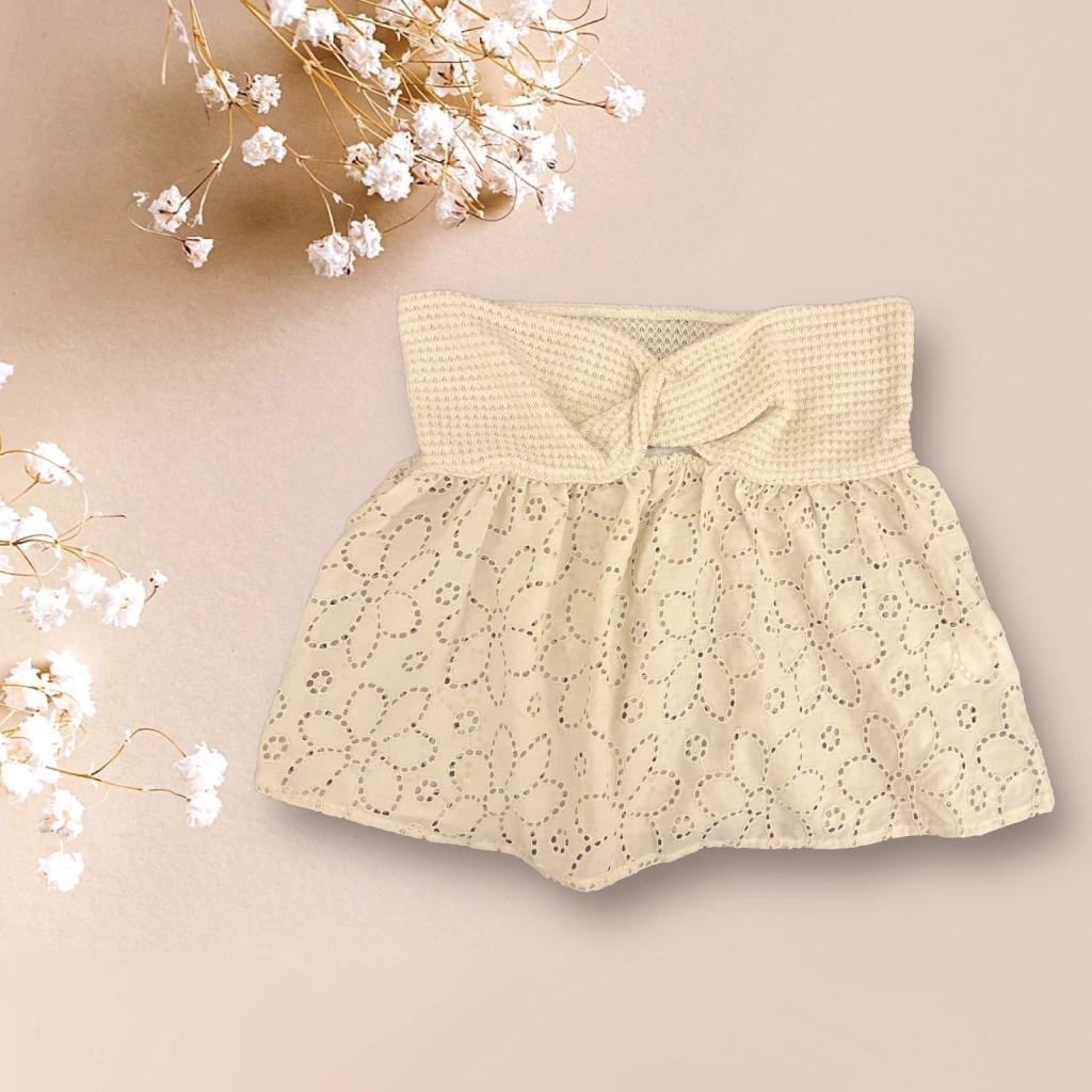 Blusa Tomara que Caia Trico e tecido tipo Laise
