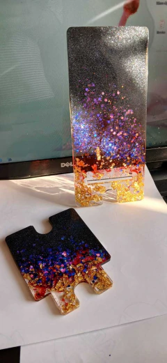 Imagen de Porta Celular de Escritorio - Colección Huellas & Trazos