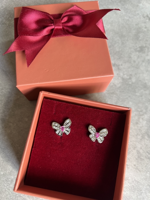 Brinco borboleta rosa