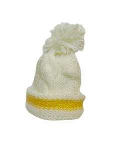 Gorro tejido en tecnica de agujas con estambron