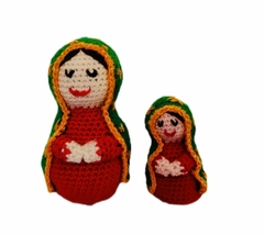 Virgen de lana bordado a mano, grande y chica Color: Rojo