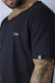 CAMISETA GOLA CANOA CANHAMO PRETO na internet