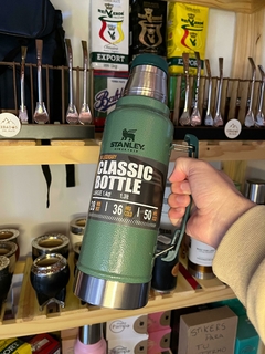 Termo Stanley Tradicional con Manija Verde 1.3 L - comprar online