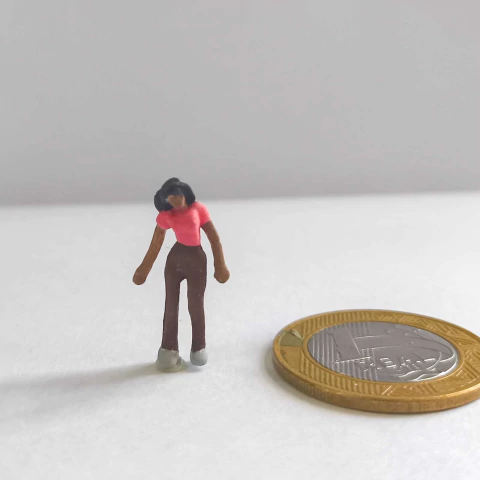 Mulher Morena Cabelos Pretos - comprar online