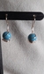 Aros Colgantes en Soft Gold y piedra de vidrio celeste.