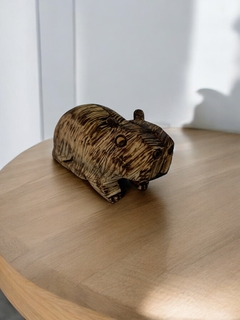 Capivara de madeira molongó