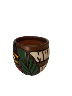Caneca de cerâmica com desenho de uma índigena - loja online