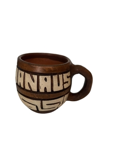 Caneca de cerâmica com desenho de uma índigena - Amazônia & Sintonia