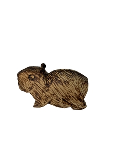 Capivara de madeira molongó - comprar online