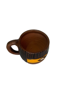 Caneca de cerâmica com desenho de uma índigena - comprar online