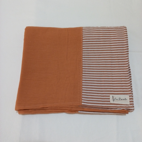 MANTEL - Con guara rayada en canela y blanco