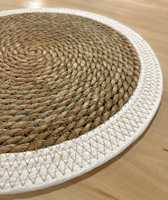 Posafuente Rattan de Fibras Naturales con borde Blanco en internet