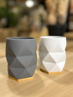 Porta pasta geométrico con base de bambú - comprar online