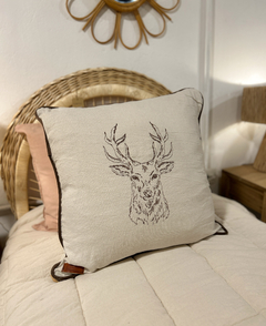 Almohadón Ciervo 60x60 cm - Chula home deco