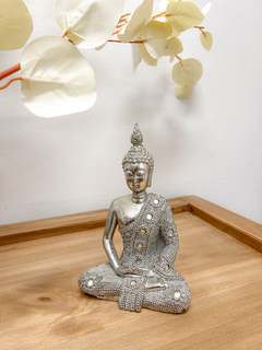 Buda decorativo plateado con brillo y espejitos 19 cm en internet