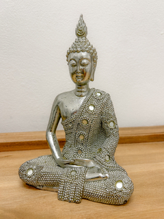 Buda decorativo plateado con brillo y espejitos 19 cm - Chula home deco