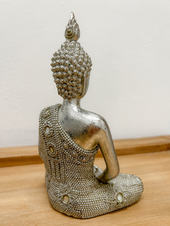 Buda decorativo plateado con brillo y espejitos 19 cm - tienda online