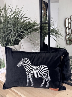 Almohadón de pana bordado - Chula home deco