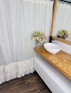 Cortina de baño de gasa con volados