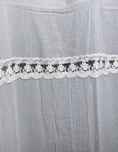 Cortina de baño con puntilla y volado - comprar online