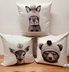Almohadón nórdico animalitos con pompon - comprar online