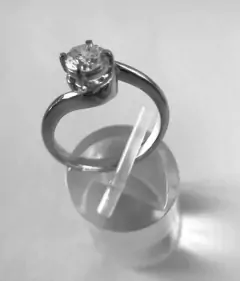 Anel Solitário em Ouro Branco com Diamante Natural - comprar online