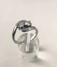 Anel em Ouro Branco com Diamante Natural - comprar online