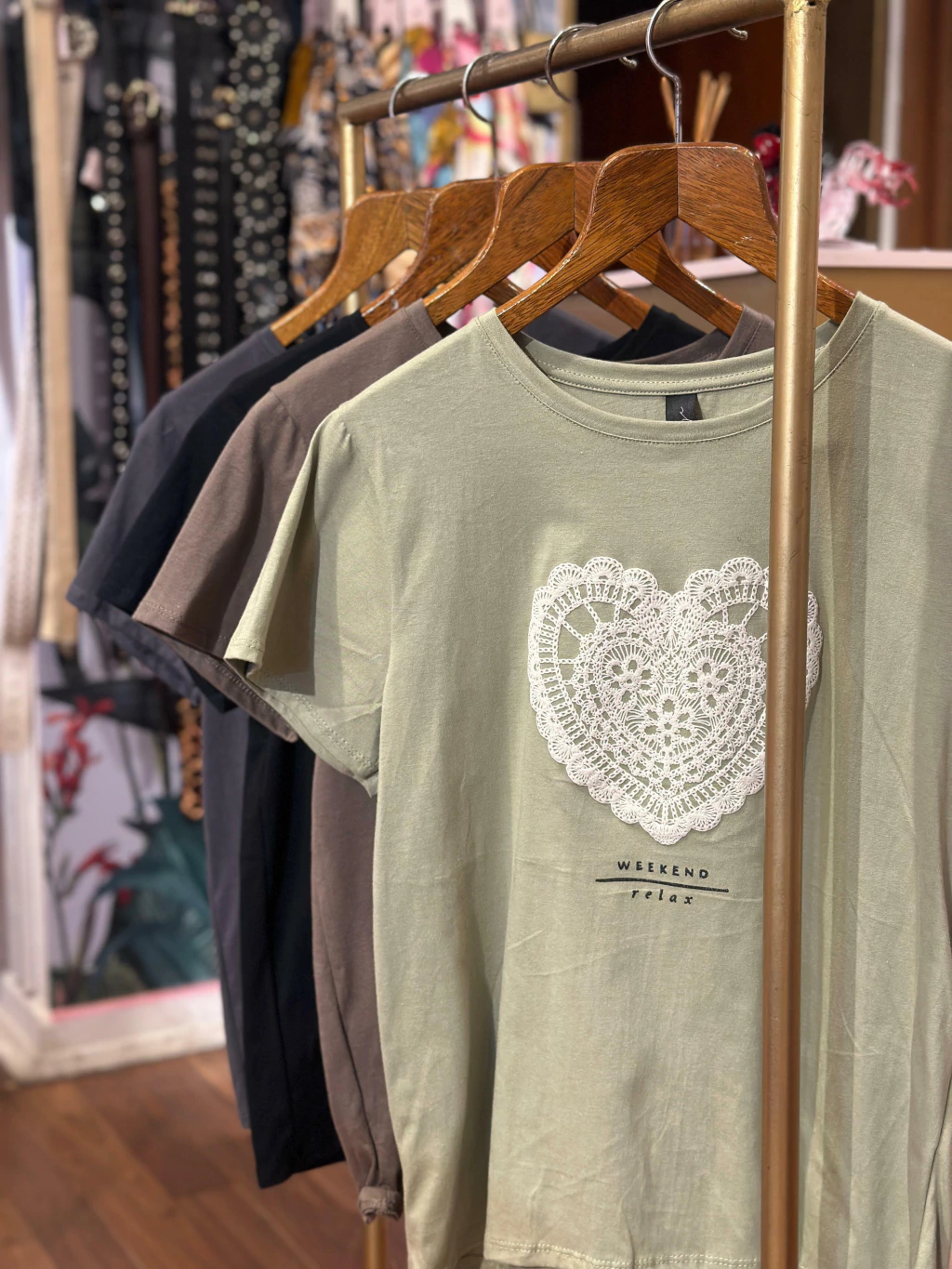 REMERA BORDADITA