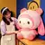 Grande Sanrio My Melody Transformou em um travesseiro de panda recheado com bone na internet