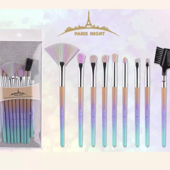 Transforma tu rutina de maquillaje con las Brochas Paris Night x 9u Arcoiris, un conjunto diseñado para quienes buscan calidad y estilo en cada aplicación. Con nueve brochas de cabello sintético, este set es ideal para lograr un acabado profesional en tu 