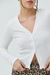 Remera con botones en internet