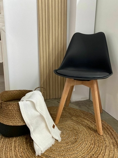 Silla TULIP negra patas madera - tienda online