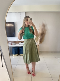 SAIA LETICIA JEANS COM DETALHE PREGUEADO na internet