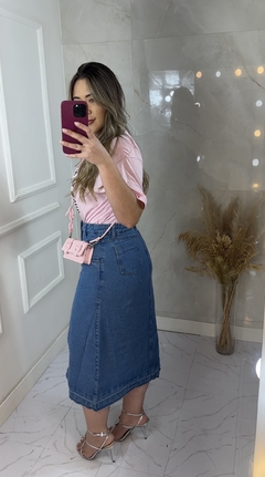 Saia Jéssica jeans claro, fenda frontal. - comprar online