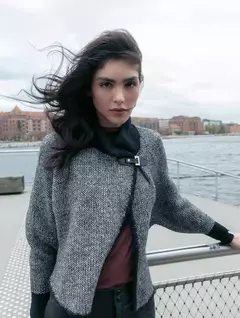 CAPA COM MANGAS E FECHAMENTO EM ALAMAR BIAMAR - Boutique de Moça | Roupas Femininas - Novidades Toda Semana 
