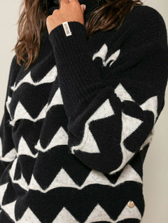 BLUSA COM PADRONAGEM GEOMÉTRICA, GOLA ROLÊ E MANGAS DE CAVA QUADRADA BIAMAR na internet