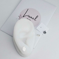 Aritos de acero blanco hojita. - comprar online