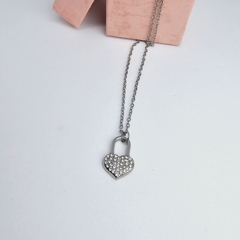 Cadena de acero quirúrgico con dije candado corazón. - comprar online