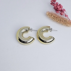 Aros dorados trendy rayitas