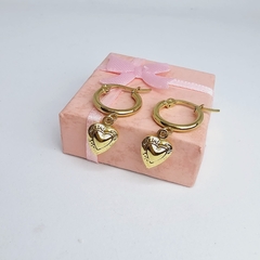 Argollas de acero dorado corazón calado