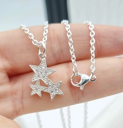Collar de acero blanco tres estrellas