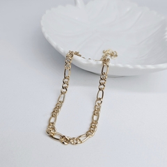 Pulsera de acero dorado tres uno