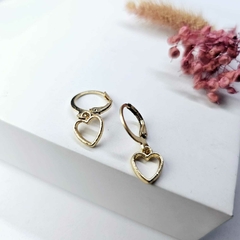 Argollas de acero dorado corazón hueco