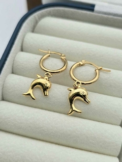 Argollas de acero dorado Nara Delfín