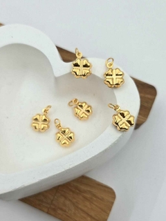 Dije de acero dorado Wendy Trébol - comprar online