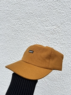 Boné Hocks Strap Lettering Caramelo