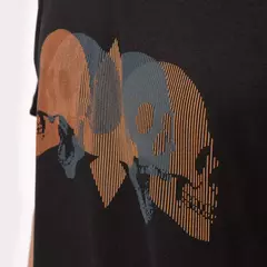 Camiseta MCD Regular Skull Relevo Preto - Street Art Skate Shop | Skate & Streetwear