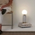 Lámpara de mesa LED con puerto USB, Mármol moderna