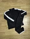CONJUNTO TECH FLEECE NIKE-PRETO/BRANCO